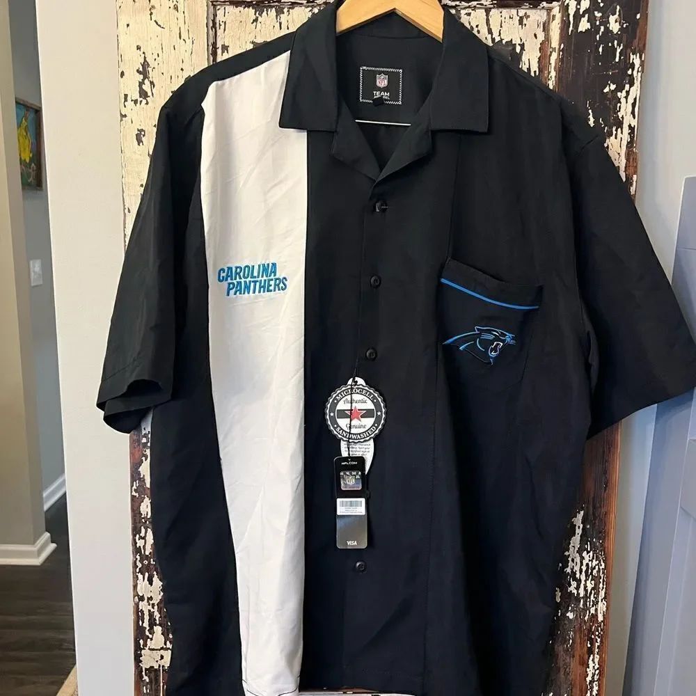 Carolina Panthers NFL embroidered Bowling Shirt. NWT. Men’s size XL.